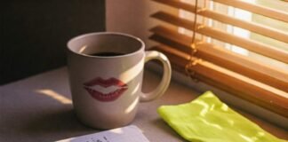 How to Rewire Your Brain for Positivity in 21 Days? Messy Desk Positivity & Yellow Sock